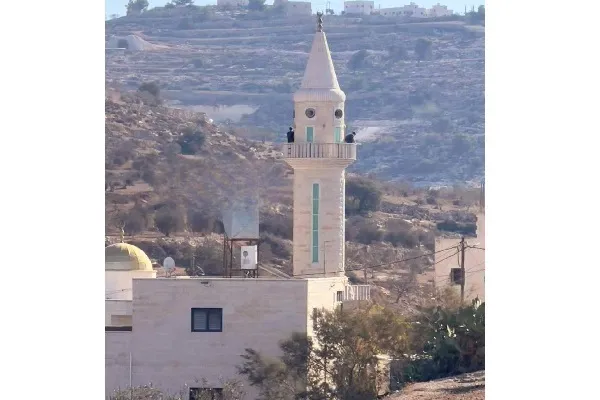 Une mosquée d'Hébron profanée par les colons israéliens