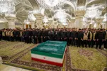 Verrichtung des Gebets für das Märtyrer-Oberhaupt der islamischen Gemeinschaft im heiligen Schrein von Imam Ali (a.s.)