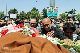 تشییع پیکر هنرمند انقلابی حاج نادر طالب‌زاده