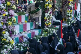 تشییع 280 شهید گمنام همزمان با سالروز شهادت حضرت زهرا در کشور