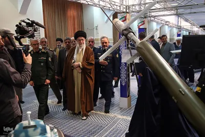 بازدید رهبر انقلاب از نمایشگاه دستاوردهای صنعت دفاعی کشور