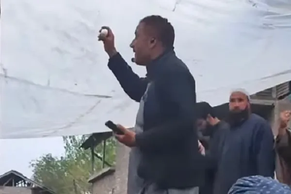 Keşmirli bir ailenin cami inşaatına ilginç yardımı