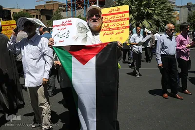 راهپیمایی نمازگزاران تهرانی در حمایت از شیخ عیسی قاسم، رهبر شیعیان بحرین