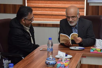 آئین رونمایی از کتاب «پرواز از تپه‌های اوین»