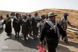 زائران پیاده امام رضا(ع)