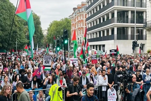 İngiliz İslami Kurumları, Filistin’i destekleyenlere yönelik baskıyı protesto etti