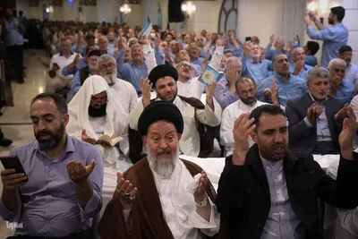 کمیل با شکوه زائران ایرانی در کنار حرم نبوی(ص)
