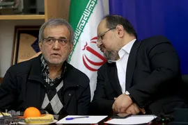 محمد شریعتمداری، وزیر تعاون، کار و رفاه اجتماعی و مسعود پزشکیان، نایب رئیس مجلس شورای اسلامی 