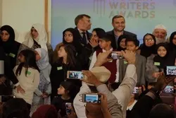 İngiltərədə yeniyetmə müsəlman yazarlar mükafatlandırılıb