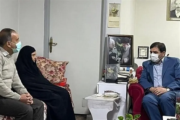 دیدار معاون اول رئیس جمهور با مادر شهیدان جوادنیا/ مخبر: مادران شهدا الگوی مقاومت هستند