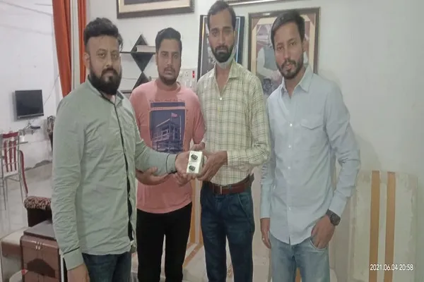 मीसम ज़ैदी ने अंजुमनों को बांटे ऑक्सीमीटर