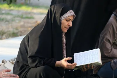 آیین جزءخوانی قرآن کریم در جوار مقبره شهدای گمنام