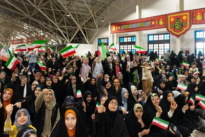 تجدید بیعت دختران و مادران اصفهانی با رهبر انقلاب در گلستان شهدا