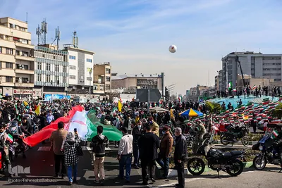 متفاوت ترین راهپیمایی ۲۲ بهمن قرنمتفاوت ترین راهپیمایی ۲۲ بهمن قرن-
میدان انقلاب