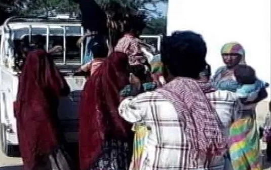 ভারতে উগ্র হিন্দুদের হুমকিতে গ্রামছাড়া ২০ মুসলিম পরিবার খাদ্য সংকটে