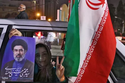 بیعت مردم شیراز در نخستین شب سال ۱۴۰۵ با رهبر معظم انقلاب