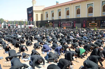 اقامه نماز ظهر عاشورا در مصلی امام (ره) تبریز‎‎