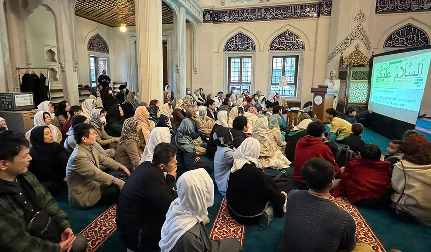 Tokyo Camii'nde 