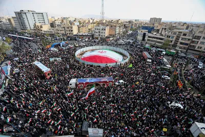 تشییع پیکر دریابان شهید «علیرضا تنگسیری» در میدان انقلاب