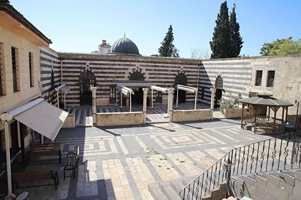 Dünyada ilk: 7 asırlık camide raylı minber