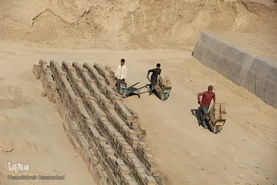 اینجا آجرها نان می‌شوند