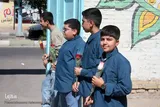 عکس | اقامه نماز جماعت در دبیرستان «انقلاب» اهواز