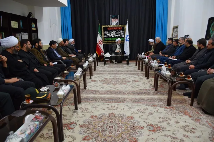 اشعار مداحان در عزاداری‌ها باید حسینی - انقلابی باشد