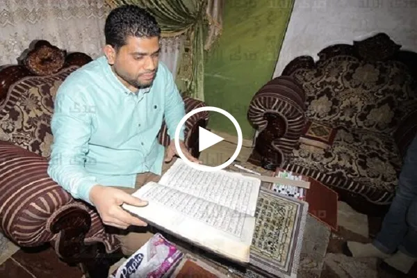 بالفيديو..شاب مصري ينتهي من كتابة المصحف فى 6 أشهر