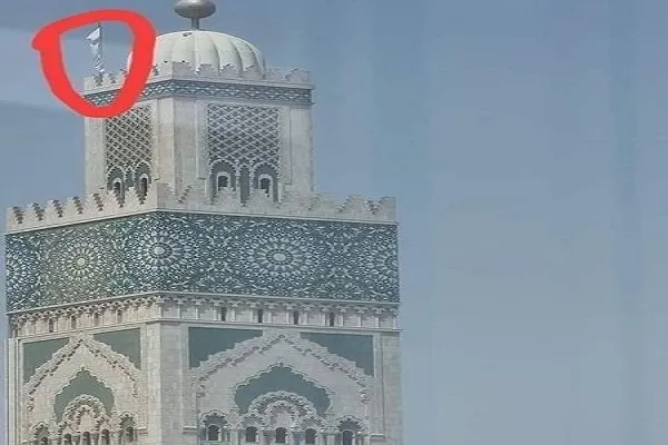 لماذا ترفع بعض المساجد بالمغرب 