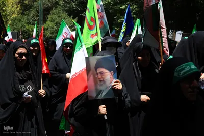 قافله عزاداری و نماز ظهر روز عاشورا در اصفهان