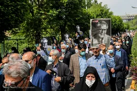 تشییع پیکر هنرمند انقلابی حاج نادر طالب‌زاده