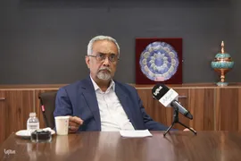 محمد نهاوندیان - سیاستمدار، مدرس دانشگاه و اقتصاددان ایرانی