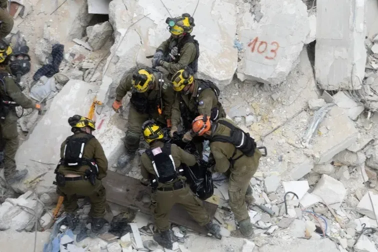 Haaretz : Les frappes iraniennes ont fait 21 morts et 4000 blessés