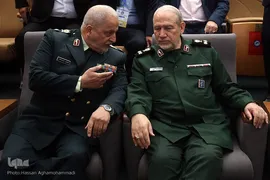 سرلشکر یحیی رحیم صفوی، مشاور عالی فرمانده کل قوا و سردار سرتیپ پاسدار اسماعیل احمدی‌مقدم، رئیس دانشگاه عالی دفاع ملی 