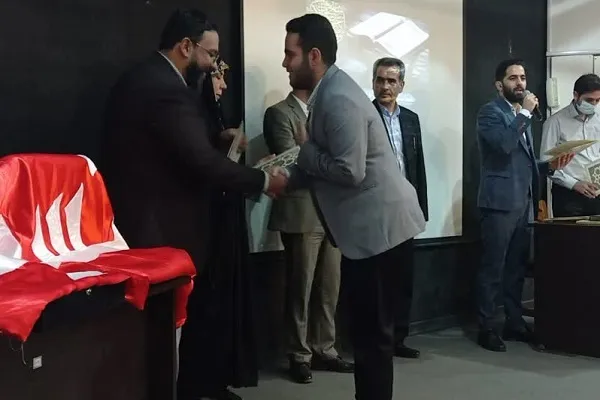 تجلیل از مؤسسات و فعالان قرآنی منطقه 2 تهران + عکس