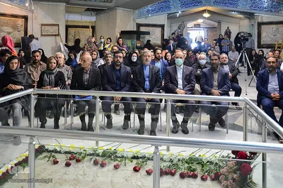 آیین گلباران و شعرخوانی در مزار شهریار ملک سخن‎‎