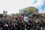 تشییع پیکر دریابان شهید علیرضا تنگسیری در میدان انقلاب