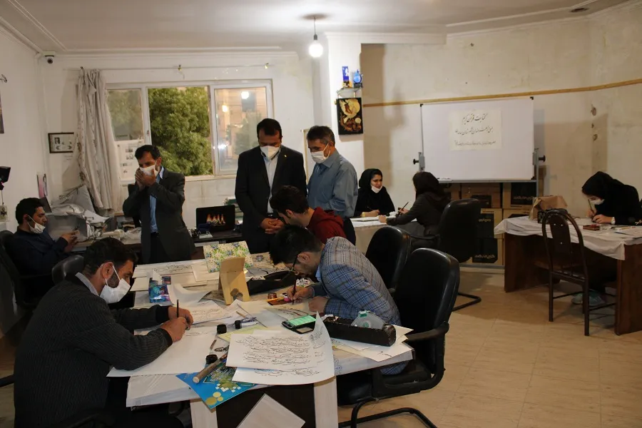 کتابت گروهیِ آیات قرآن با موضوع ماه رمضان در سامان برگزار شد