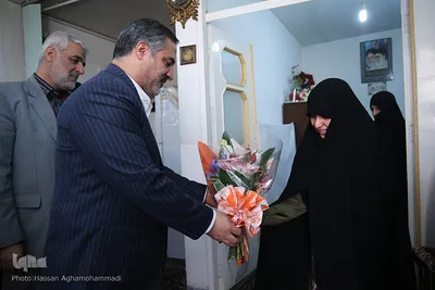 تقدیر کاروان قرآنی انقلاب از زینب ابن علی حافظ کل قرآن و رتبه 4 کنکور سراسری رشته روانشناسی