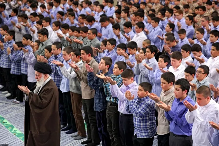 برپایی نماز اول وقت زمینه‌ساز محبوبیت انسان‌هاست
