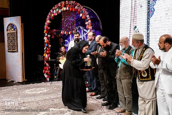اهدای تندیس مرشد ولی‌الله ترابی به رتبه‌های برتر جشنواره «نقالان علوی»