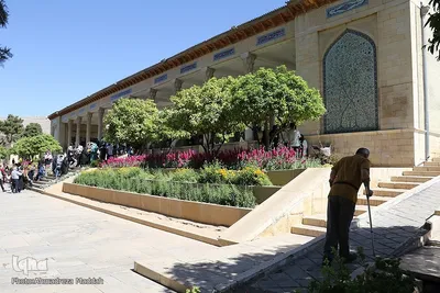 بازدید مسافران نوروزی از آرامگاه حافظ‎‎
