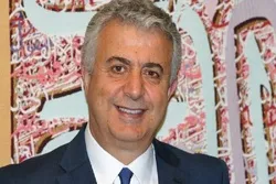 فنّان لبناني ینظّم معرضاً قرآنیاً في أمریکا
