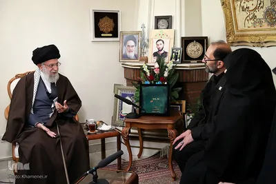 حضور مقام معظم رهبری در منزل شهید محمدحسین حدادیان
