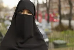Munculnya Banyak Diskriminasi terhadap Muslimah Berhijab Inggris dalam Kondisi Penyebaran Corona