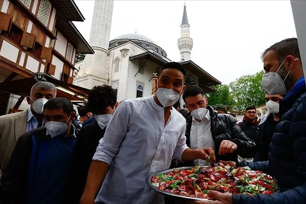 Dünyada Ramazan Bayramı kutlanıyor