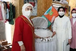 অসহায় ফিলিস্তিনি শিশুদের সাহায্যে তহবিল গঠনে বাজারে তুর্কি ফার্স্ট লেডি আমিনা এরদোগান