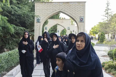 کاروان دانشگاهیان استان البرز پای پیاده در راه تشییع رهبر شهید