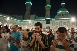 Misikiti Misri inajiandaa kwa ajili ya Sala, Itikafu katika Mwezi wa Ramadhani