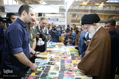 بازدید رهبر انقلاب از سی و‌‌ یکمین نمایشگاه بین‌المللی کتاب تهران